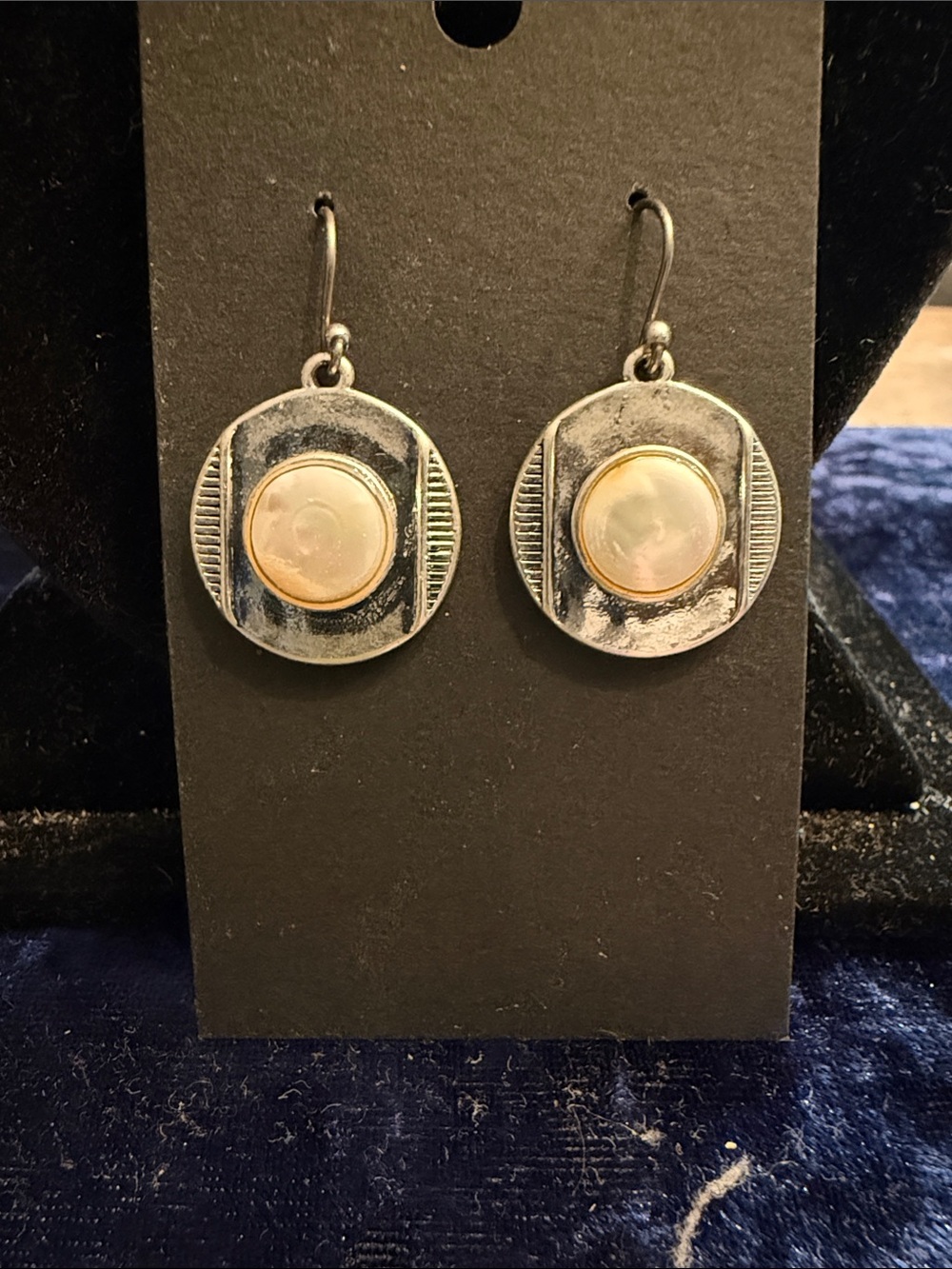 NWOT silvertone modernist pierced earrings with genuine pearl center pierced